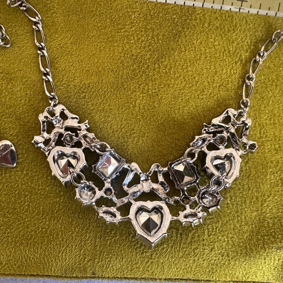 Betsey Johnson Hearts Rhinestone Bib Necklace Signed Hollywood Romance Glamour - Picture 3 of 11